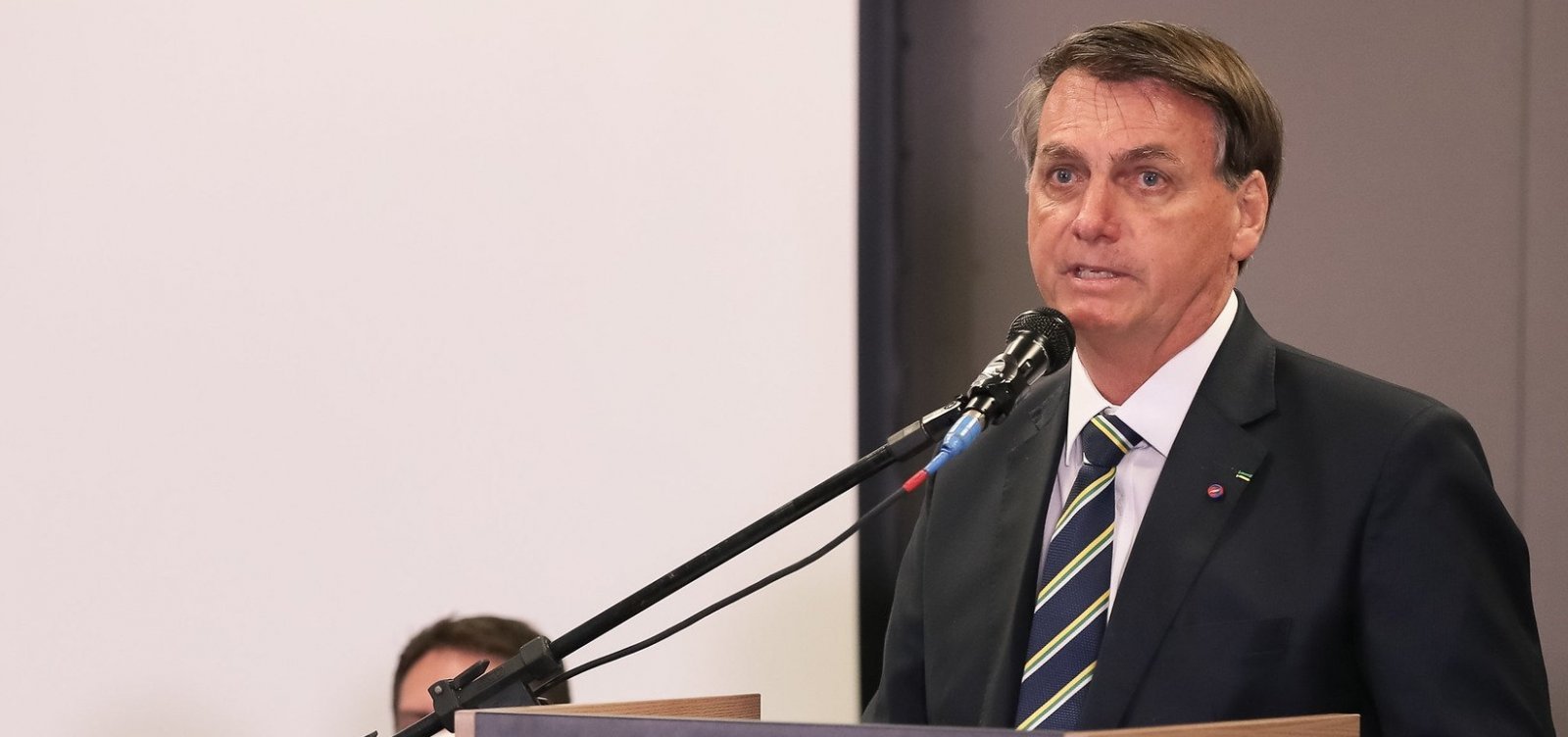 Bolsonaro sanciona lei com R$ 3 bi para cultura e auxílio de R$ 600 para artista informal