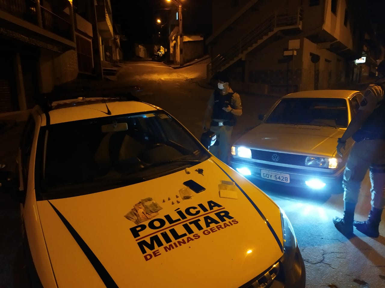 Homem é preso com drogas dentro de carro em Coimbra