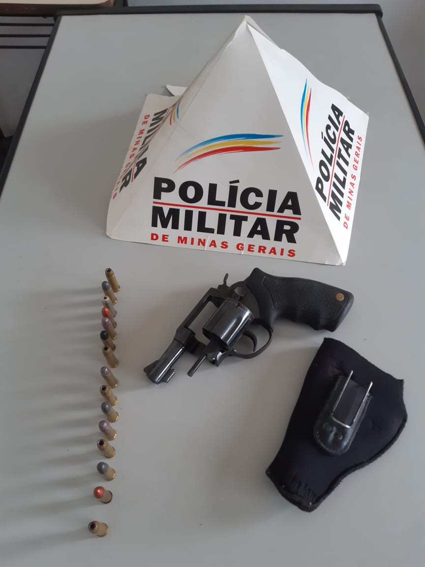 Homem é detido com arma em Araponga
