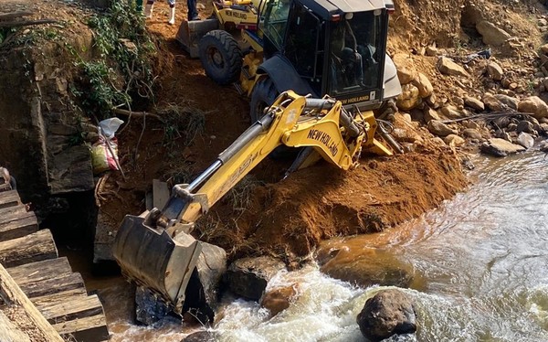 Nova ponte de acesso à região da Usina da Fumaça é construída em Muriaé