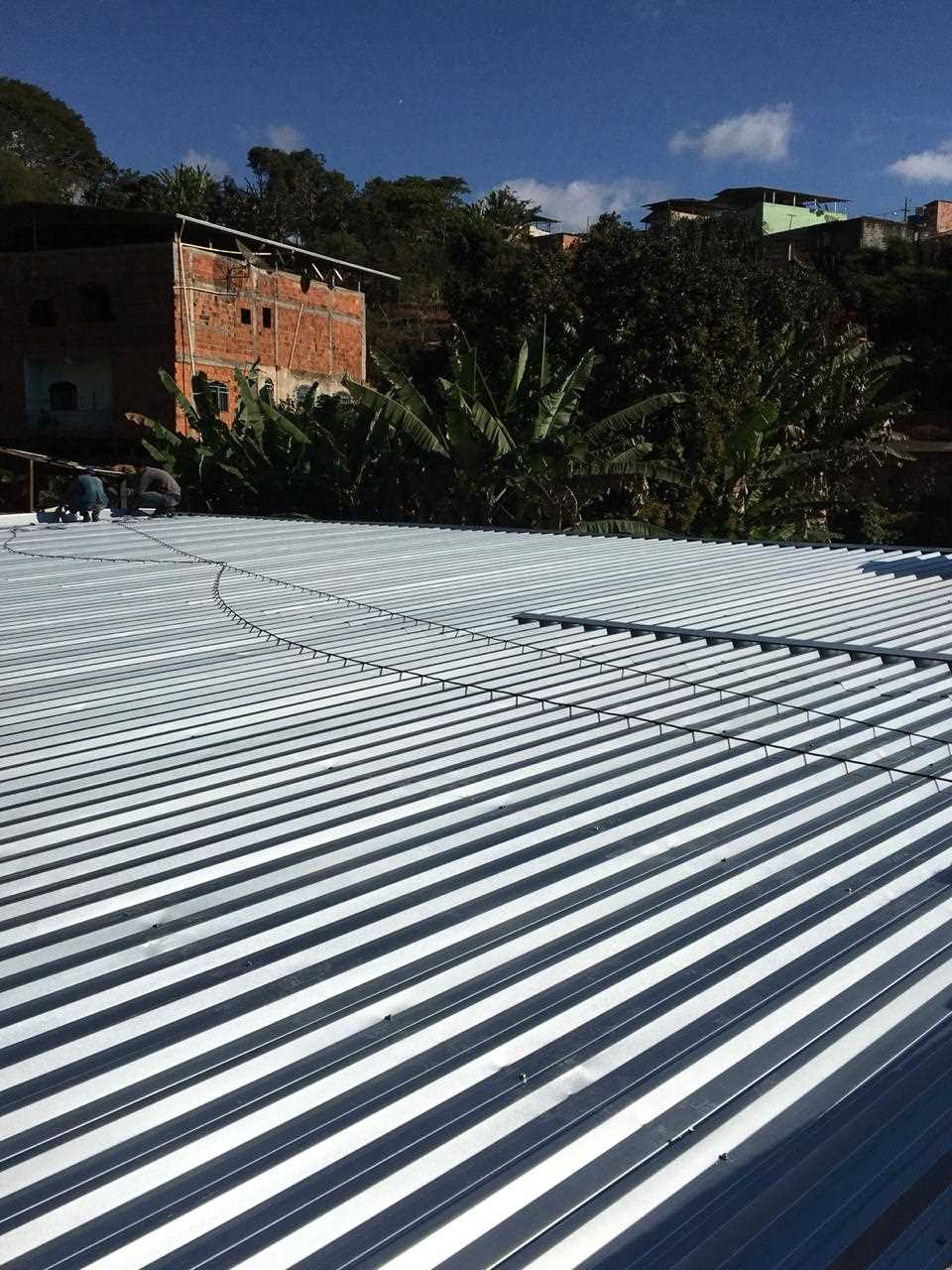 Prefeitura finaliza reforma de telhado da E.M Padre Francisco José da Silva