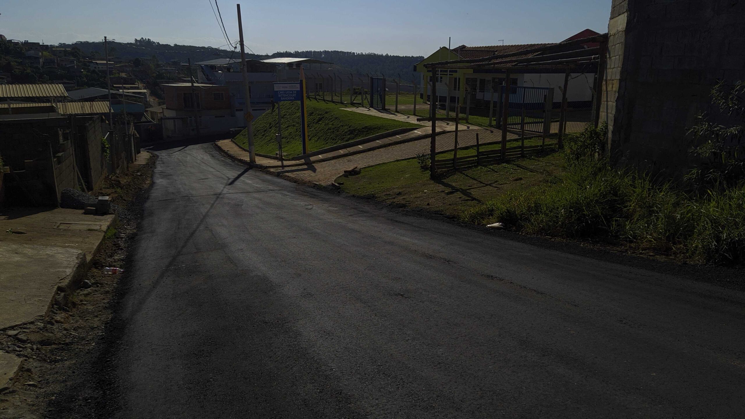 Ruas do bairro Nova Viçosa recebem asfaltamento