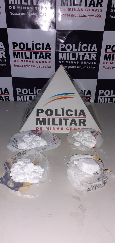 PM apreende drogas no bairro Santo Antônio em Ponte Nova