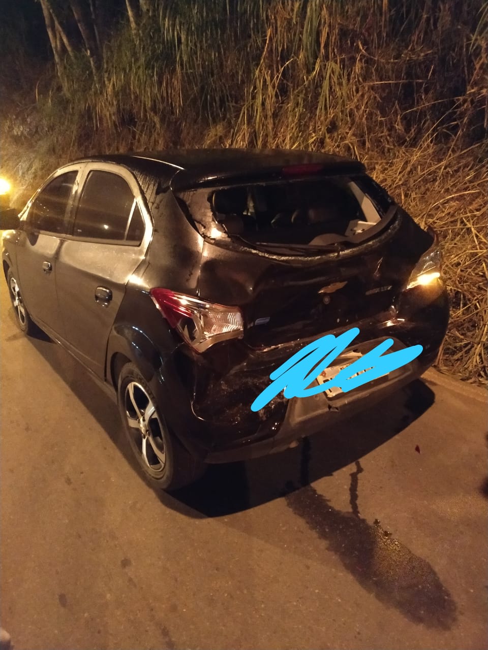 Carro bate na traseira de outro carro em quebra-molas na Av. Castelo Branco