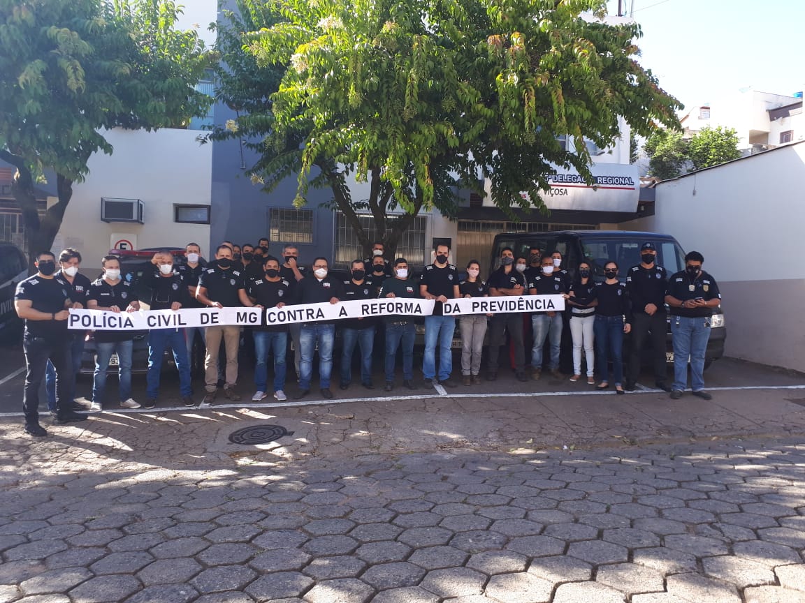 Integrantes da Polícia Civil de Viçosa fazem manifestação contra a reforma da previdência