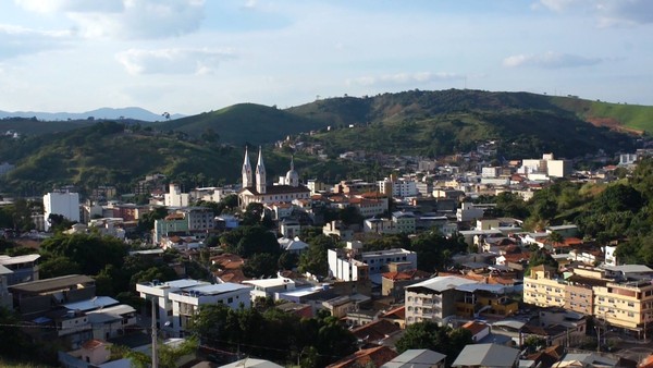 Famílias afetadas pela pandemia e que vivem em situação vulnerável em Ubá recebem assistência social