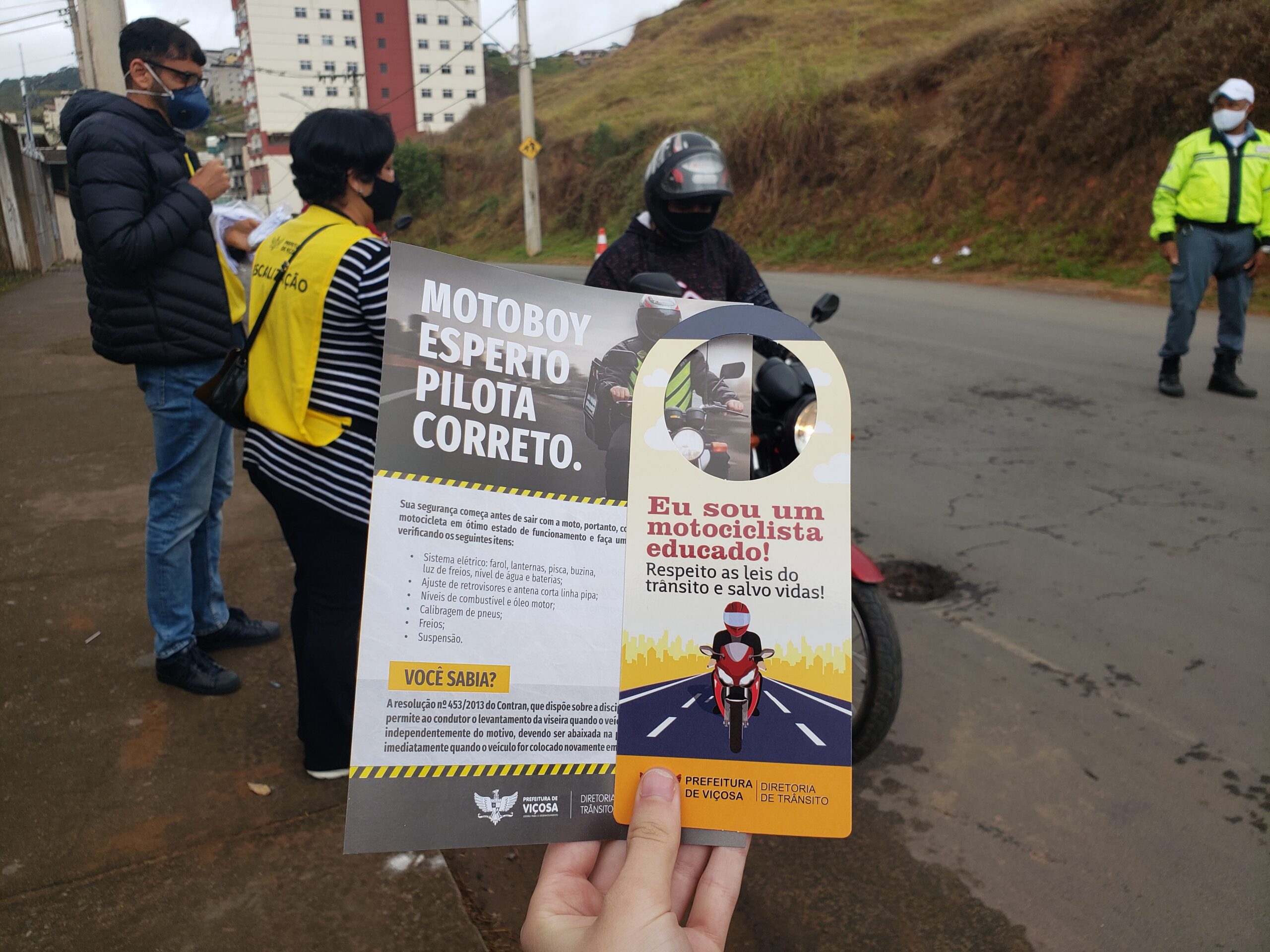 Blitz educativa aborda motociclistas em Viçosa