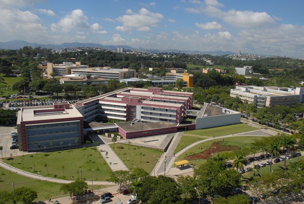 UFMG recebe inscrições para profissionais de saúde voluntários participarem de testes da vacina chinesa contra Covid-19