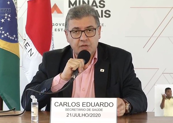 ‘De forma alguma significa que acabou a epidemia’, diz secretário de Saúde de MG sobre chegada ao platô