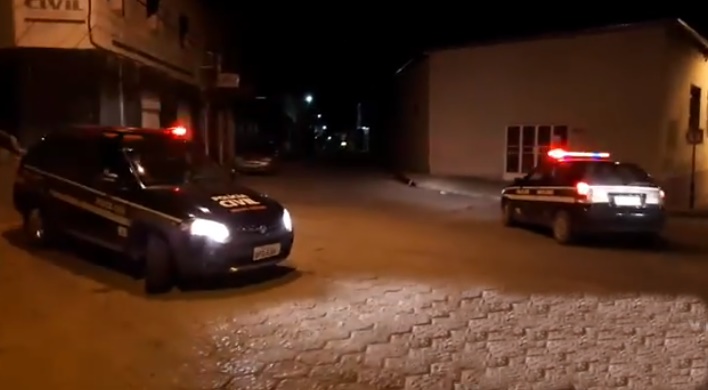 31 pessoas são presas por aglomeração em bar em Teixeiras