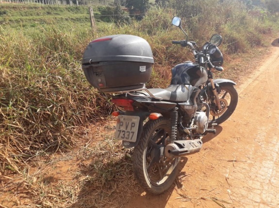 Bandidos envolvidos em homicídios, roubam motocicleta no Paraíso e batem em viatura da PM próximo ao Nova Viçosa
