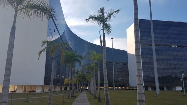 Zema anuncia escala de pagamento dos servidores de Minas Gerais para o mês de julho