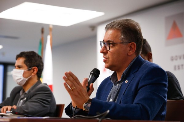MG tem desaceleração no crescimento de números de leitos ocupados e de mortes, diz secretário de Saúde