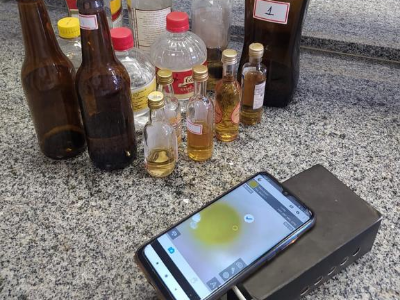 Pesquisadores da UFV desenvolvem método para avaliar açúcar na cachaça usando celulares