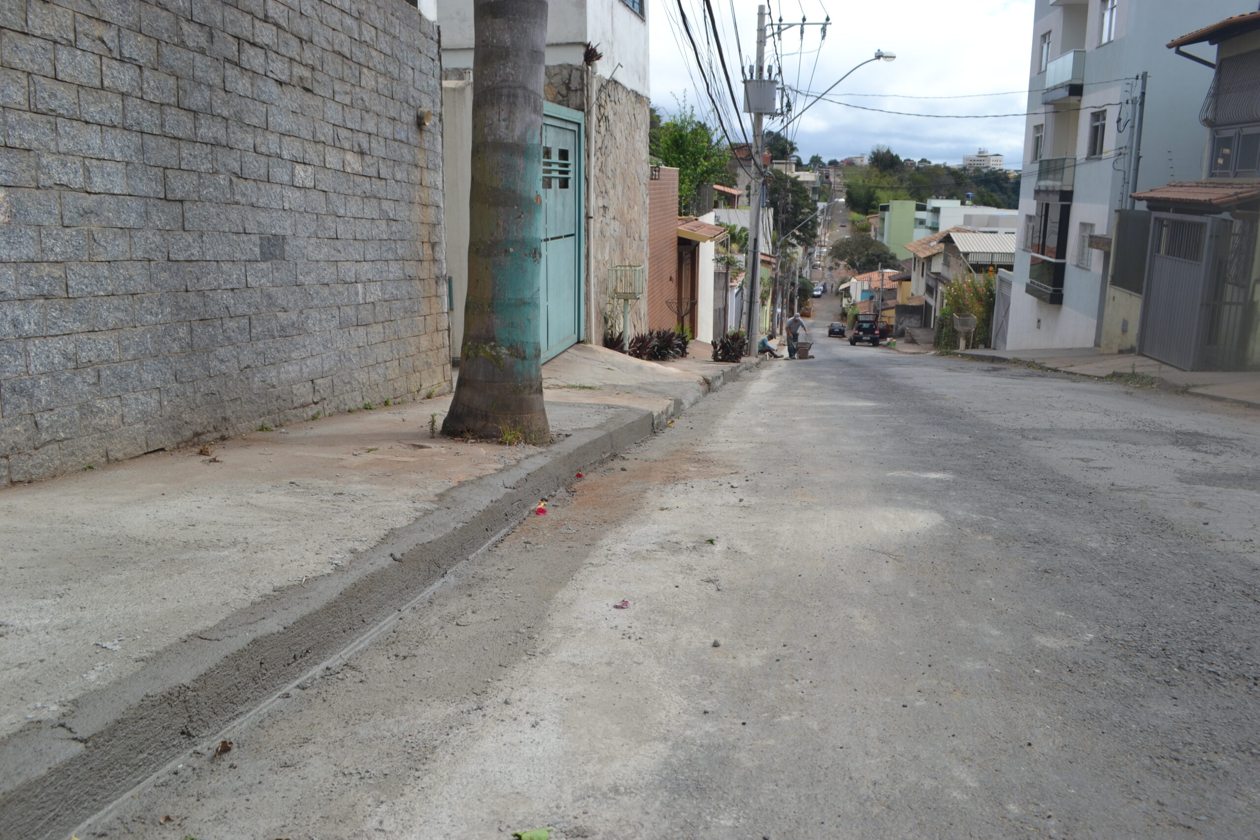Concluídas as obras de reconstrução do pavimento e sarjeta na rua Pe. Horácio Borges