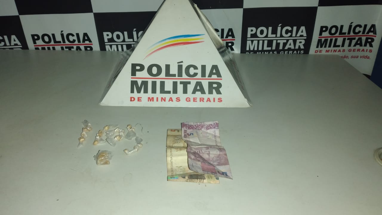 PM apreende drogas no Bairro Dalvo de Oliveira em Ponte Nova