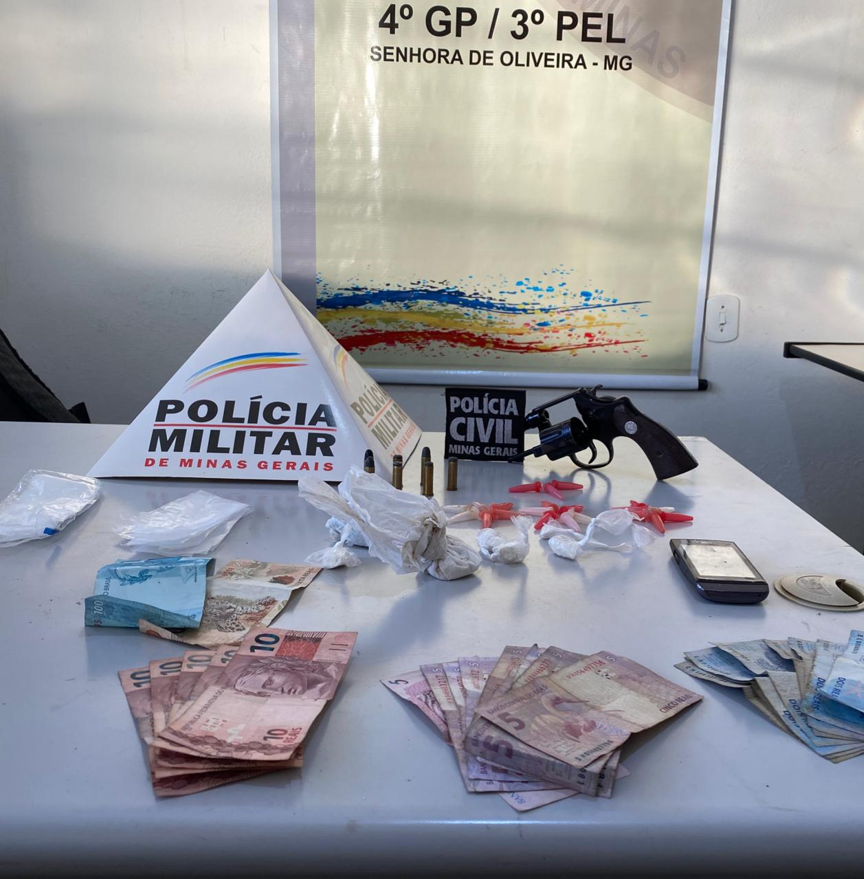 Operação da PM e da PC prende homem com drogas em Senhora de Oliveira