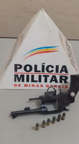 Homem com passagens por homicídio é preso com arma em Ervália