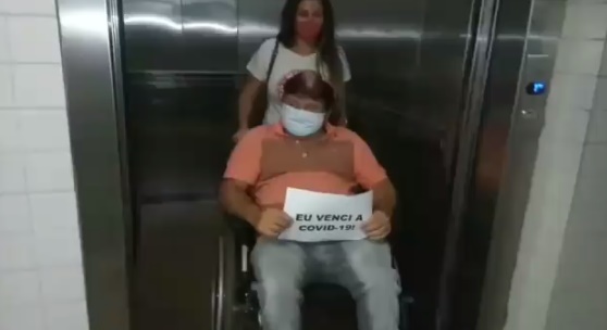 Paciente de Porto Firme internado por COVID-19 no Hospital São João Batista recebe alta