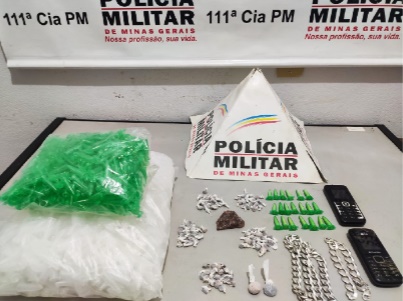 Homem é preso com 100 pedras de crack e diversas outras drogas em Visconde do Rio Branco