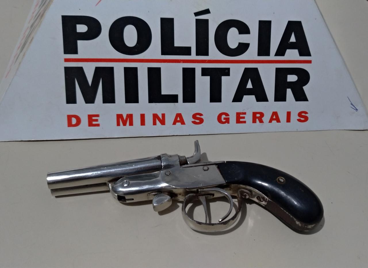 PM localiza arma em Teixeiras que pertenceria a homem preso
