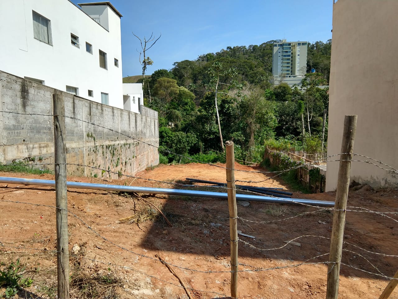 Moradores repudiam instalação de antena de operadora de celular