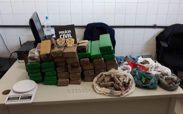 Vinte e um suspeitos de tráfico de drogas e homicídios são presos em Ponte Nova