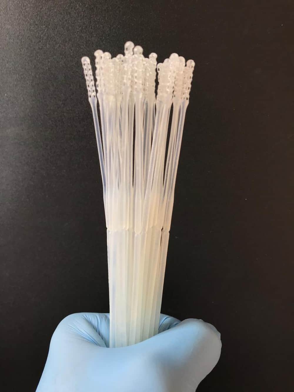 Pesquisadores desenvolvem ‘cotonete’ com impressora 3D para ampliar número de testes de Covid-19 em Minas