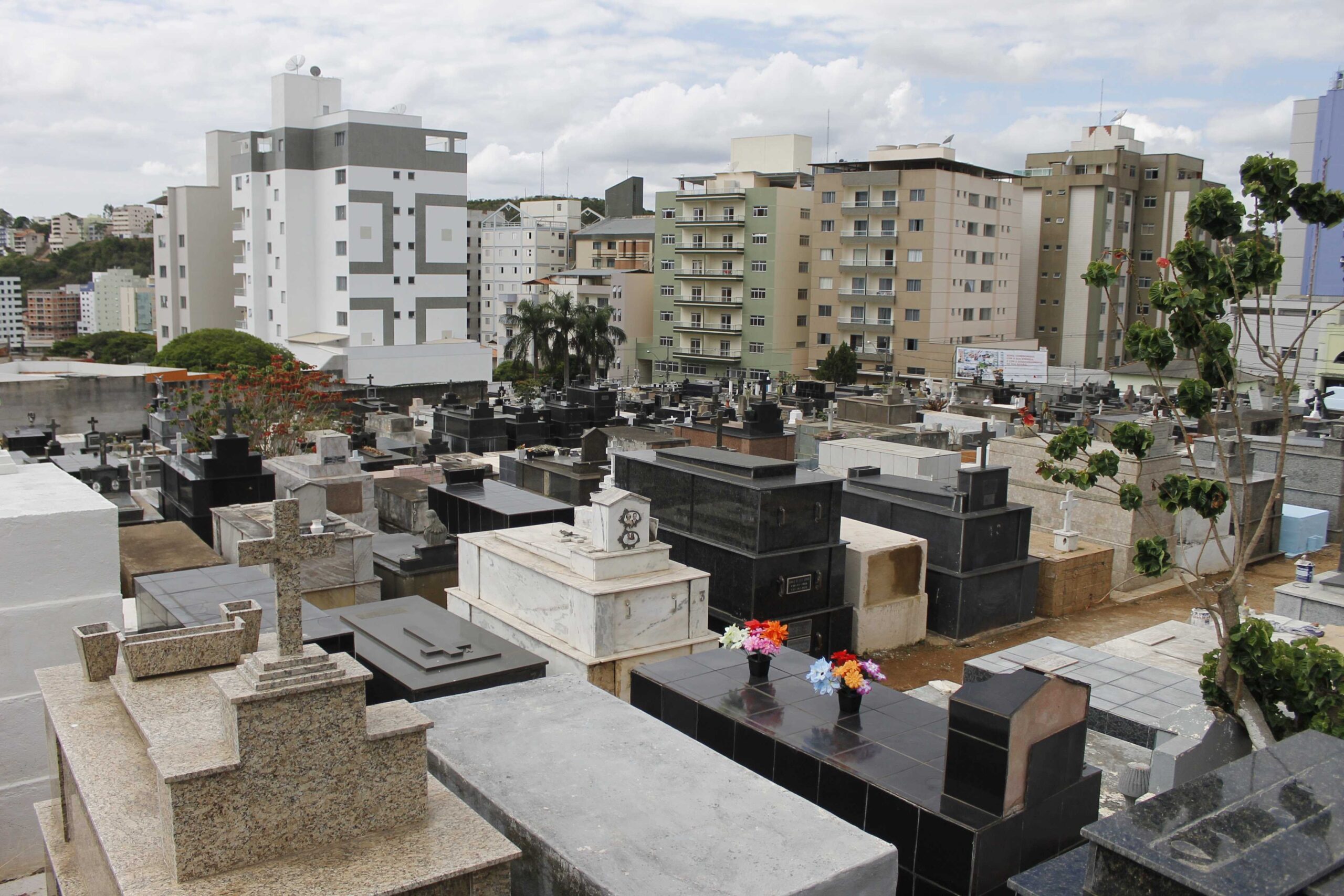 Feriado de finados: confira o funcionamento de cemitérios e serviços de saúde em Viçosa