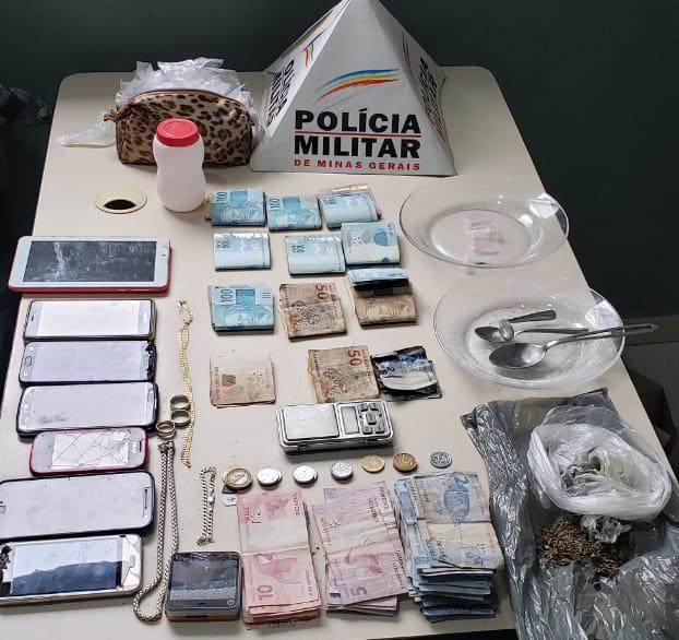 Homens são presos com drogas após denúncia de ameaça em Teixeiras