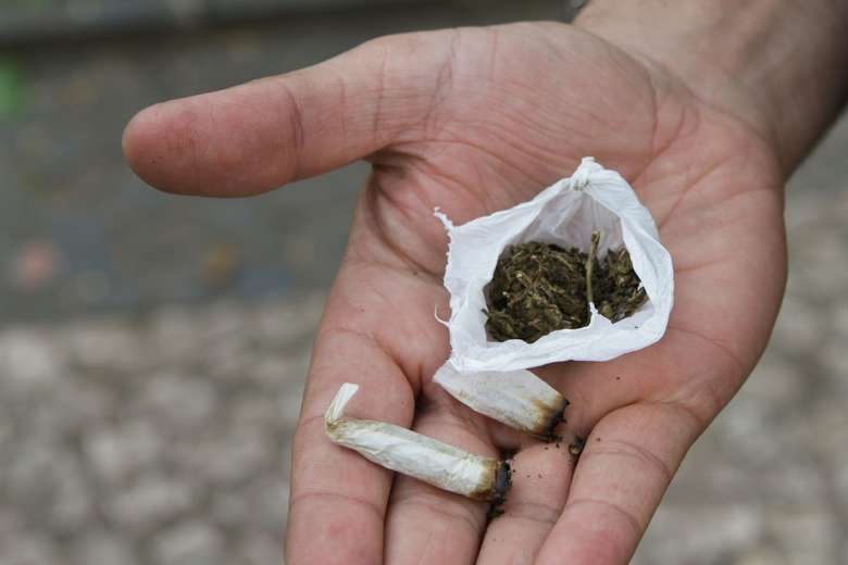 PC apreende droga durante cumprimento de mandado de busca e apreensão no Bela Vista em Viçosa