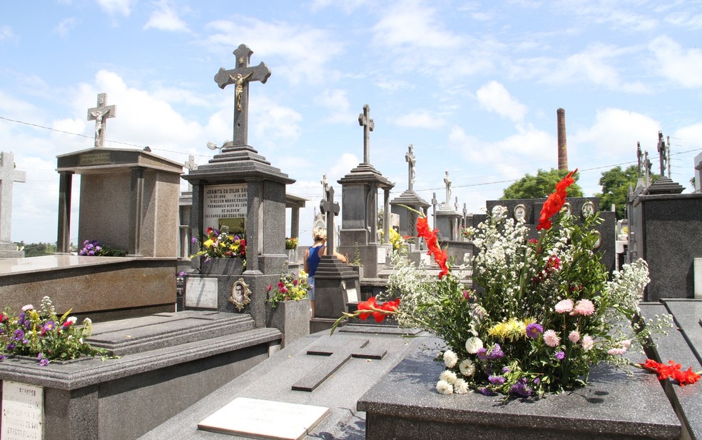 Saúde divulga orientações sobre visitas aos cemitérios no Dia de Finados