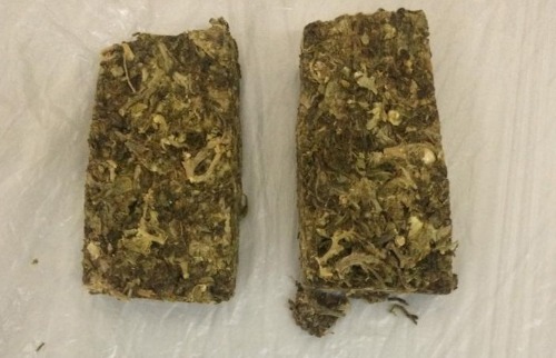 PM apreende drogas com dois homens em Teixeiras