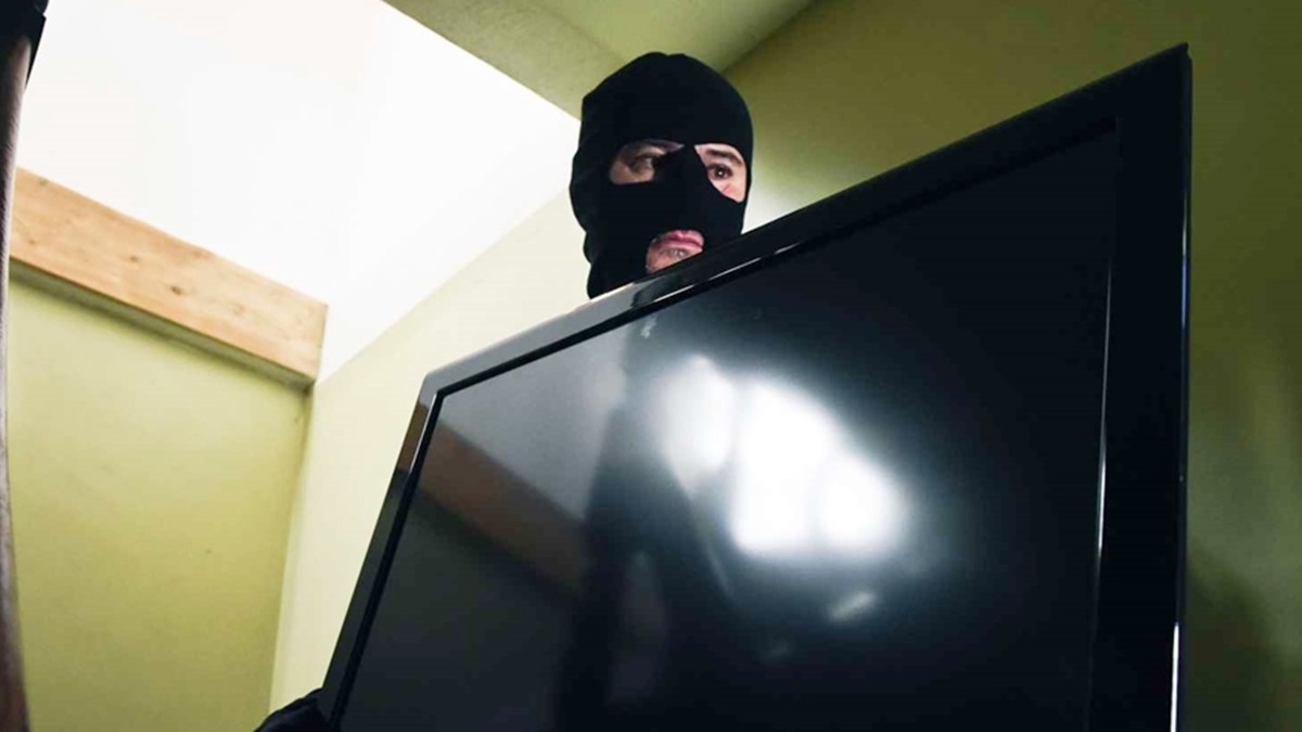 Bandido furta televisão enquanto vítima vai à padaria no Amoras em Viçosa