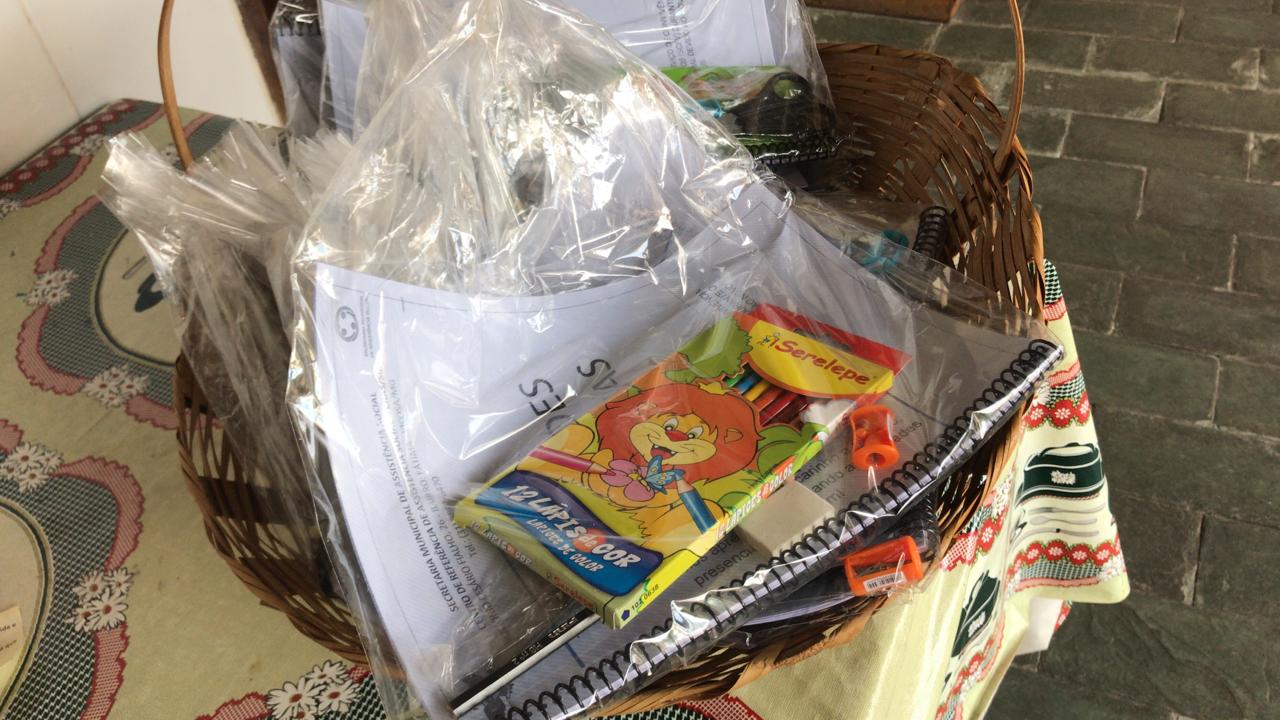 Idosos do Programa da Terceira Idade de Viçosa recebem kits para atividades em casa