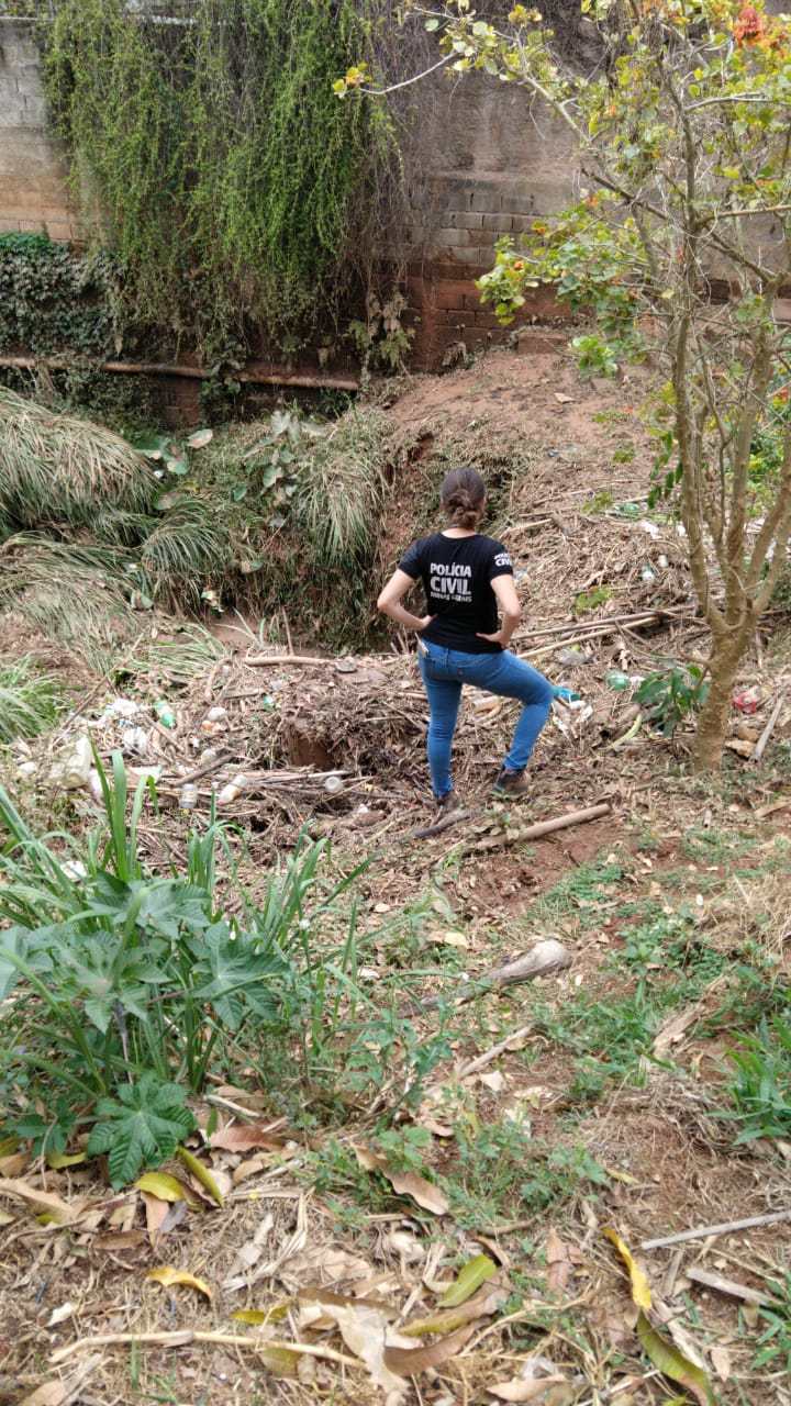 Polícia ainda não identificou o corpo encontrado no ribeirão no Centro de Viçosa