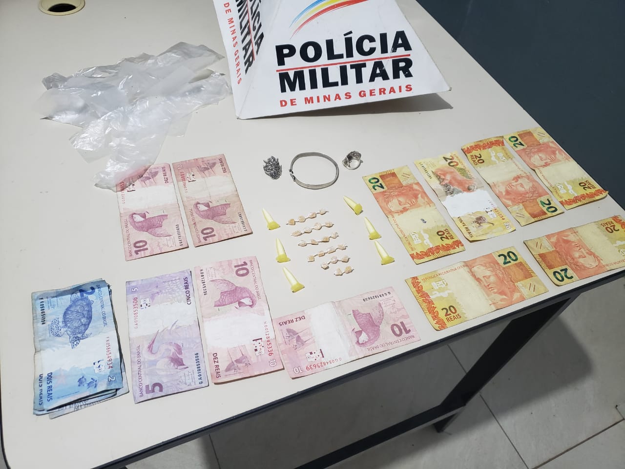 Homem é preso com drogas em Teixeiras