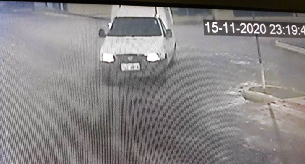 Bandidos furtam motocicleta e fogem levando-a dentro de uma Fiorino em Ervália