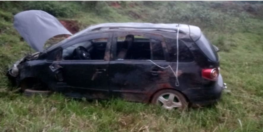 Homem fica ferido ao capotar veículo na estrada que liga Teixeiras a Pedra do Anta