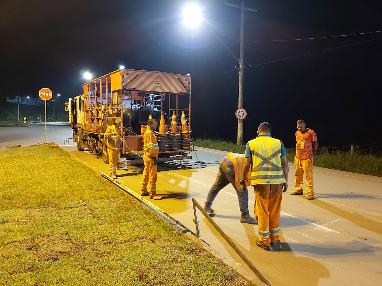 Diretoria de Trânsito finaliza pintura e sinalização de vias em Viçosa