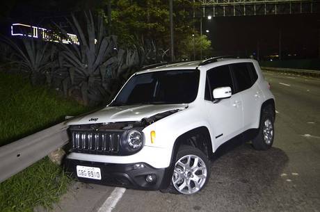 Mulher encontra abandonado em Viçosa o carro do pai que havia sido furtado em Pedra do Anta