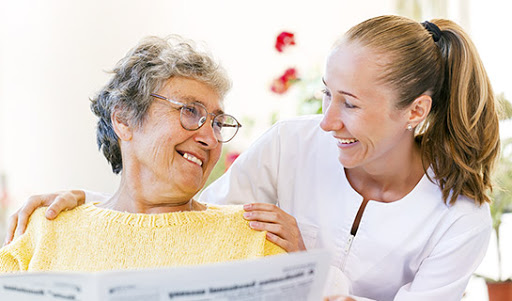 Projeto de extensão da Enfermagem oferece curso de formação de cuidadores de idosos para comunidade viçosense