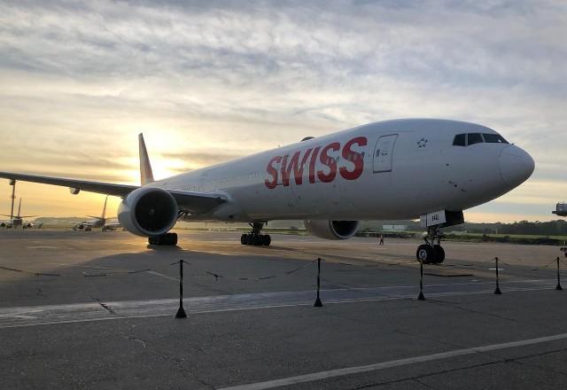 Novo lote com insumos para fabricação da vacina Coronavac chega ao Brasil