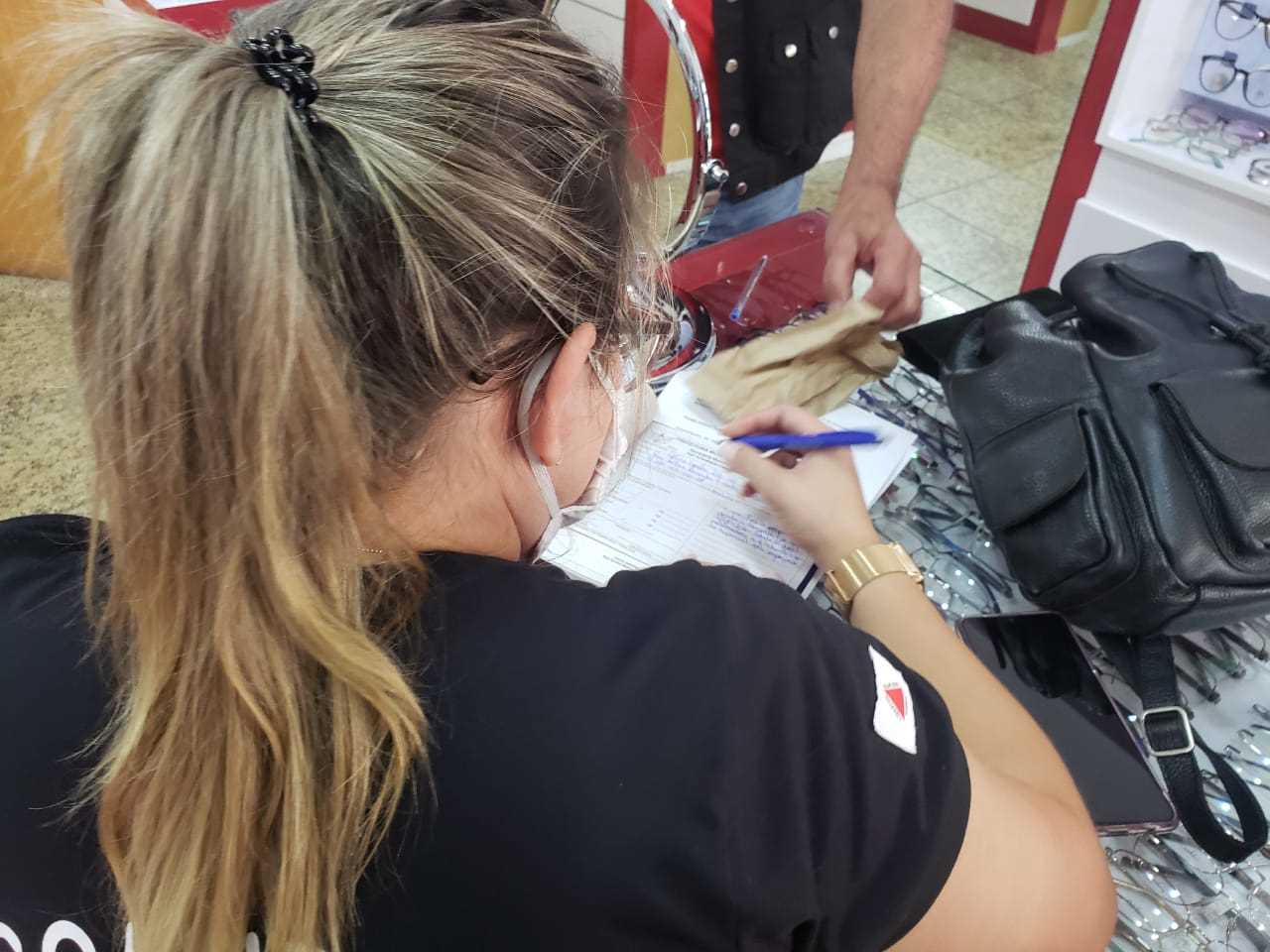 Fiscalização da Prefeitura orienta comerciantes sobre regras do Minas Consciente