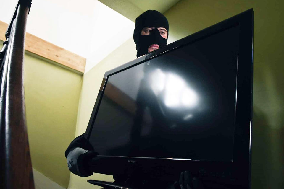 Bandidos entram em casa e furtam televisão em São Miguel do Anta