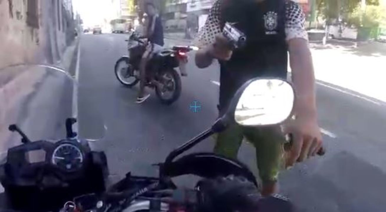 Motocicleta tomada de assalto junto com hambúrgueres no Bom Jesus é localizada abandonada no Nova Era em Viçosa