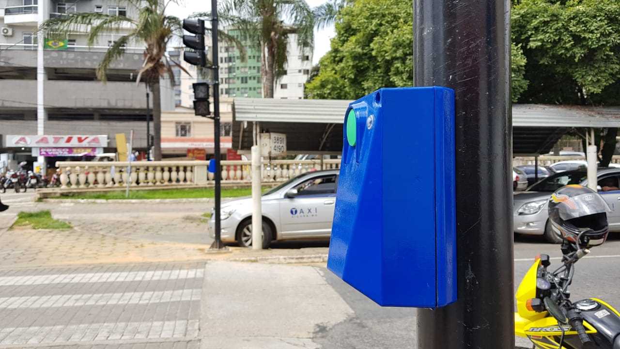 Prefeitura de Viçosa instala semáforo com sinal sonoro para deficientes visuais