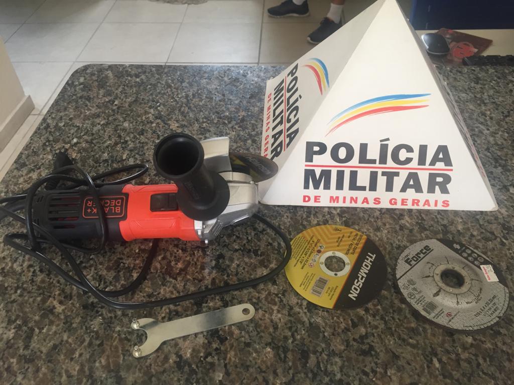 Mulher é detida ao tentar vender ferramenta furtada para policial