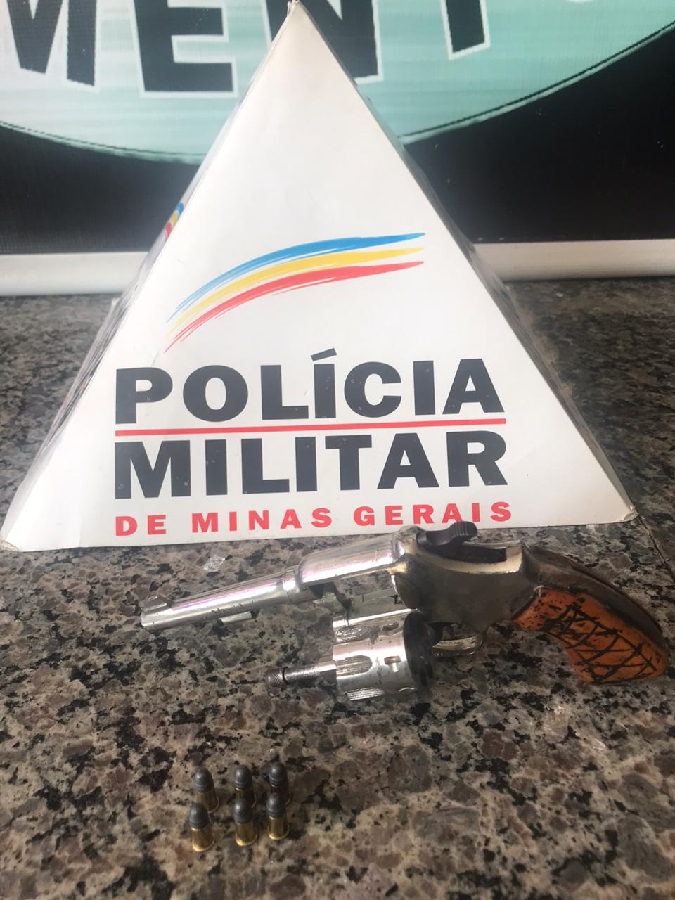 Homem preso por porte ilegal de arma de fogo na rua da Conceição em Viçosa