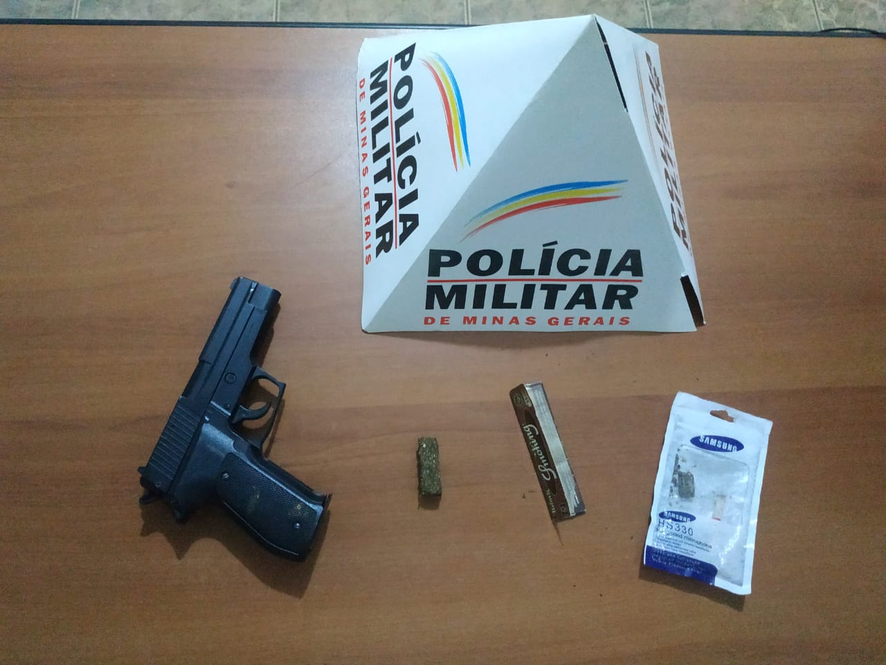 Homem detido com droga e simulacro de arma de fogo em Cajuri